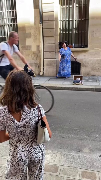 Melissa Theuriau et Jamel Debbouze : Leur fille Lila trop lookée, en combinaison avec un sac à mains