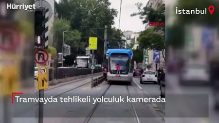 Fatih'te tramvayda tehlikeli yolculuk kamerada