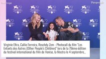 Virginie Efira, renversante, pose avec la fille d'un célèbre chanteur à la Mostra de Venise