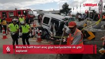 Bolu’da feci kaza hafif ticari araç bariyerlerine ok gibi saplandı! 3 ölü, 1 yaralı
