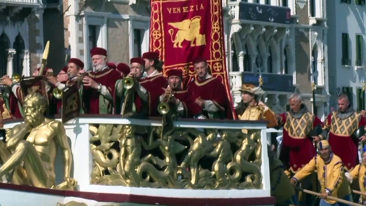 Italie: des milliers de visiteurs pour la régate historique de Venise