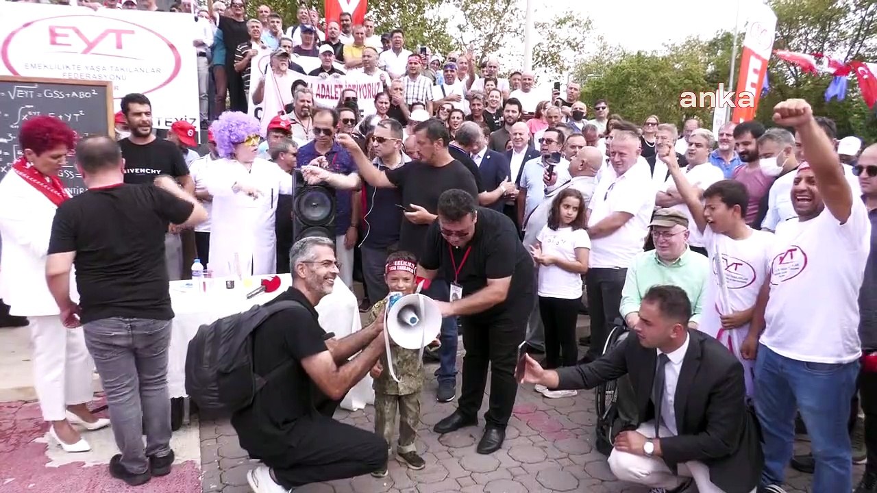 EYT mağdurları Kadıköy’den seslendi: Bıçak kemiği deldi geçti bilin istiyoruz