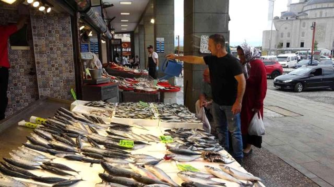 Tezgahlar yavaş yavaş şenlenmeye başladı