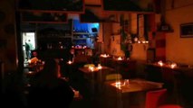 İtalya'da restoran, yüksek elektrik faturası nedeniyle mum yaktı