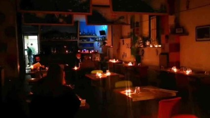 İtalya'da restoran, yüksek elektrik faturası nedeniyle mum yaktı