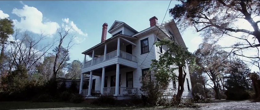 La bande-annonce vidéo de Conjuring : Les Dossiers Warren, réalisé par James Wan. Attention, le film d'horreur terrifiant va bientôt quitter le catalogue de Netflix.
