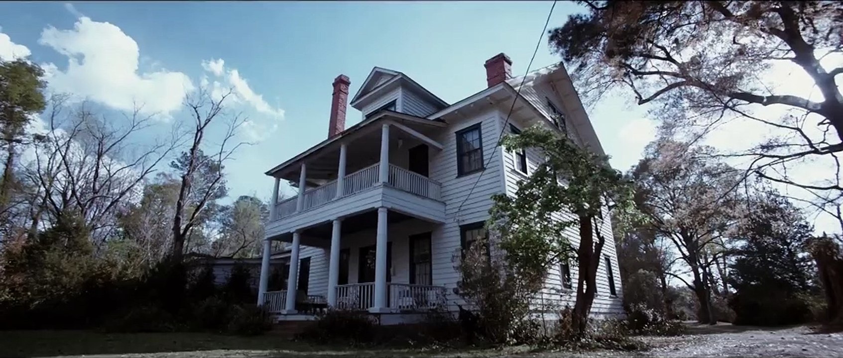 La bande-annonce vidéo de Conjuring : Les Dossiers Warren, réalisé par James Wan. Attention, le film d'horreur terrifiant va bientôt quitter le catalogue de Netflix.