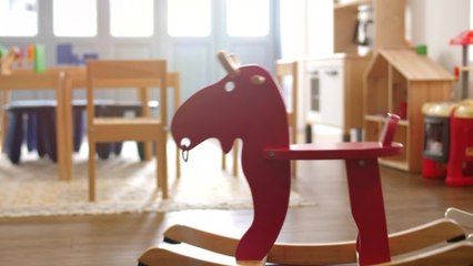 Deux enfants de 2 et 5 ans retrouvés attachés à une chaise, les parents soupçonnés de maltraitance