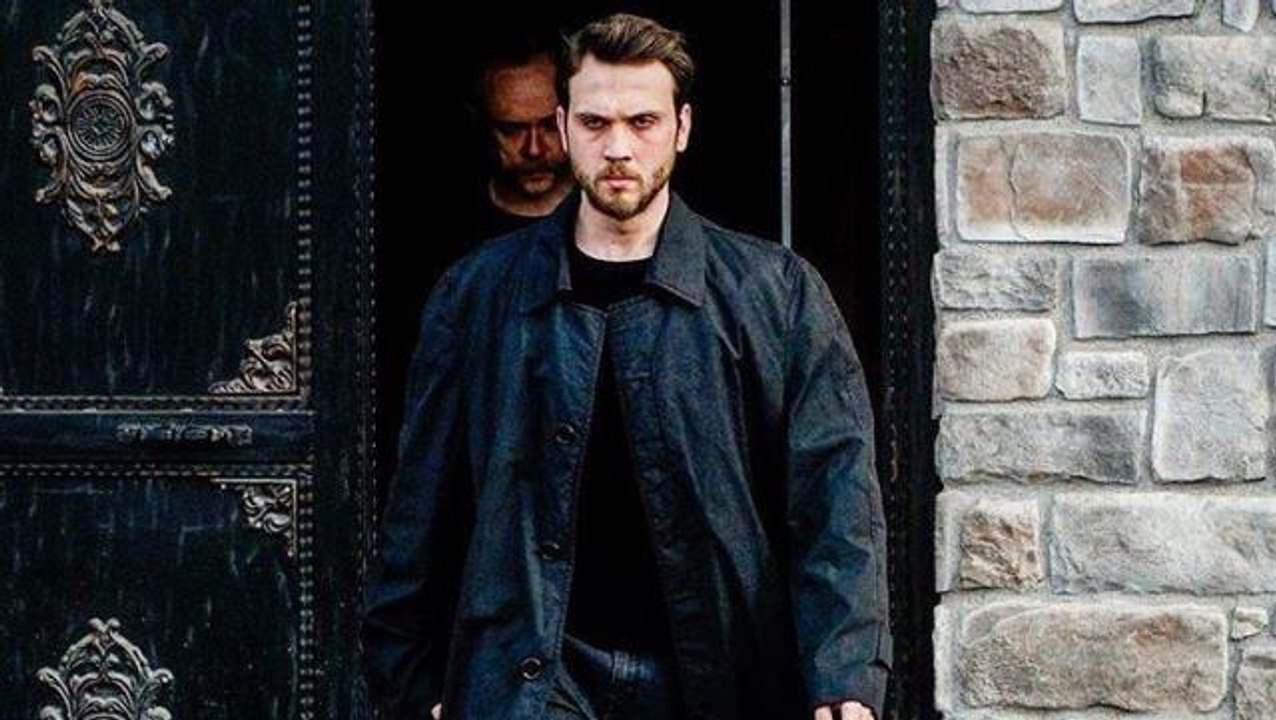 Atatürk dizisinde Mustafa Kemal'i canlandıracak olan Aras Bulut İynemli'nin yeni imajı, sosyal medyaya bomba gibi düştü