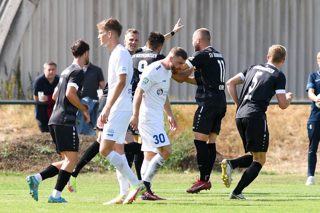 SV Rödinghausen erledigt mit Doppelschlag Aufsteiger 1. FC Düren