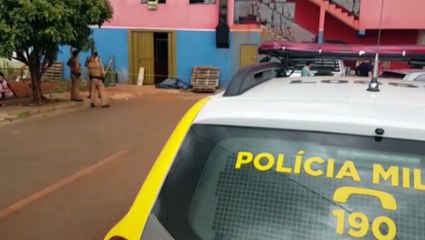 Familiares de José Ademar de Melo fazem protesto em frente ao Fórum