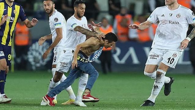 Beşiktaş'tan Ankaragücü maçında kırmızı kart gören Josef de Souza için çağrı: Kartı derhal iptal edin