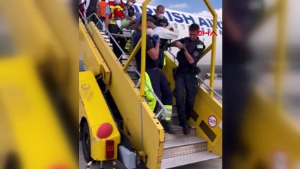 Uçakta doğum: Gözünü havada açtı