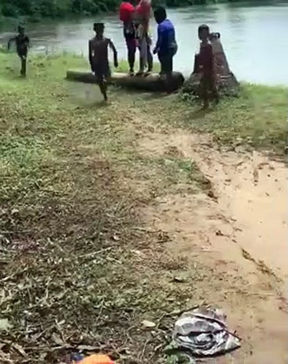 আজও মনে পড়ে সেই শৈশবের খেলা,  আজও হৃদয় জুড়ে আছে আমার ছেলেবেলা