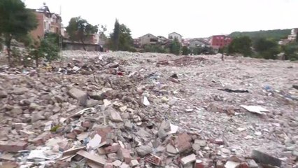 DP'li İlay Aksoy, Tokatköy'de Evleri Yıkılan Vatandaşları Ziyaret Etti: "İnsanlar İlaçlarını, Reçetelerini Bile Alamamışlar"