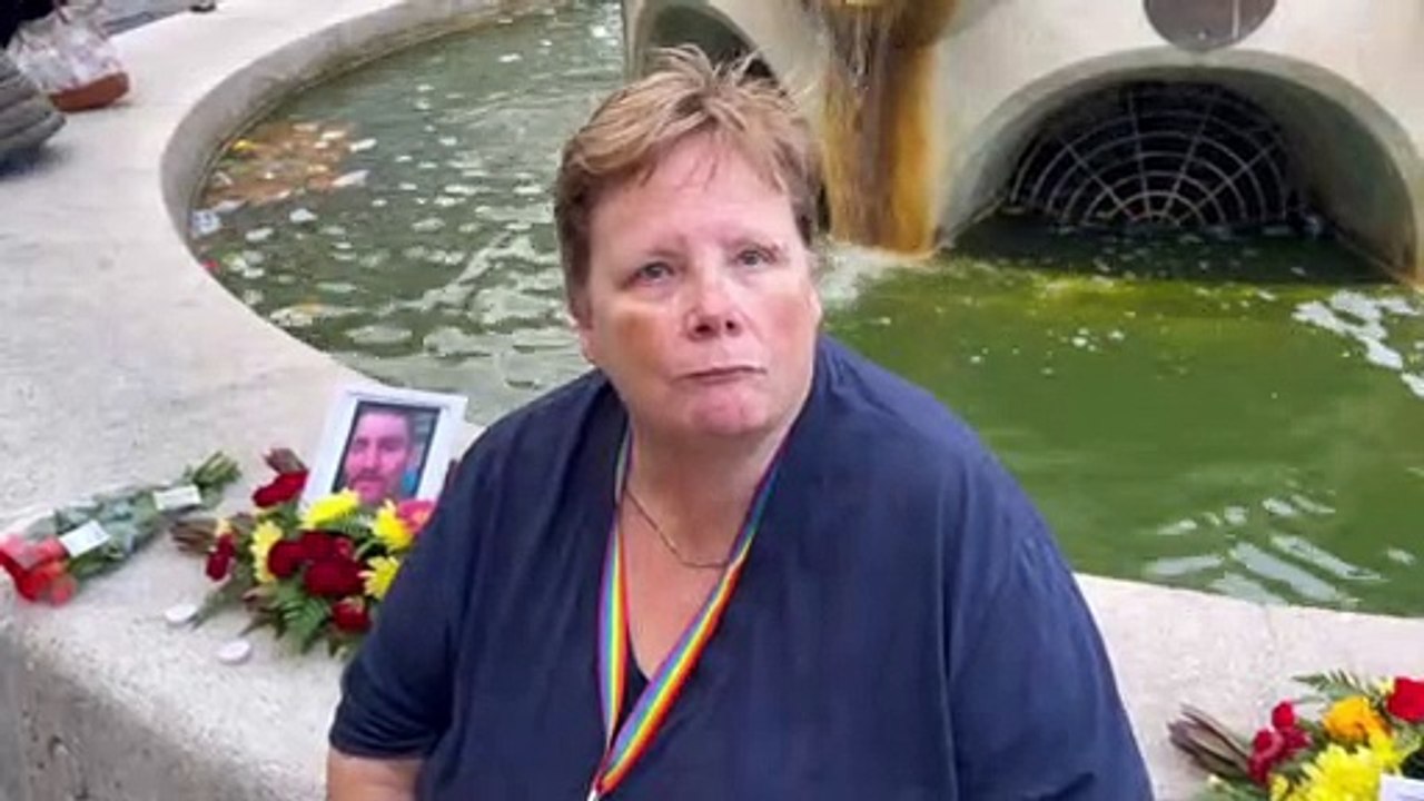 Street vigil in Portsmouth sees outpouring of grief for 'golden' friend Wayne Elliott, fatally wounded in Edinburgh, Scotland