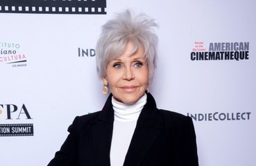 Скачать видео: Jane Fonda kämpft erneut gegen Krebs