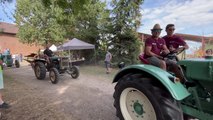 Défilé de Vieux tracteurs à la ferme Roberti