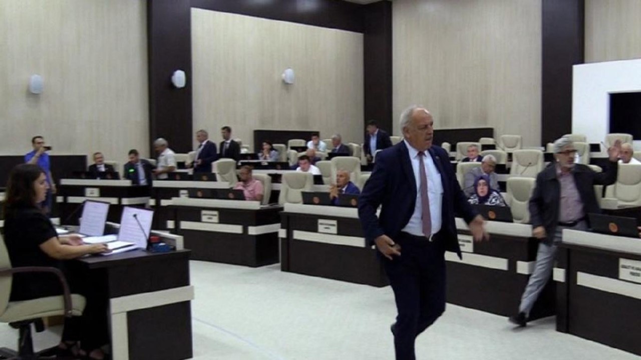 AKP’liler arasında kayıp para kavgası! MHP’liler de tepki gösterdi