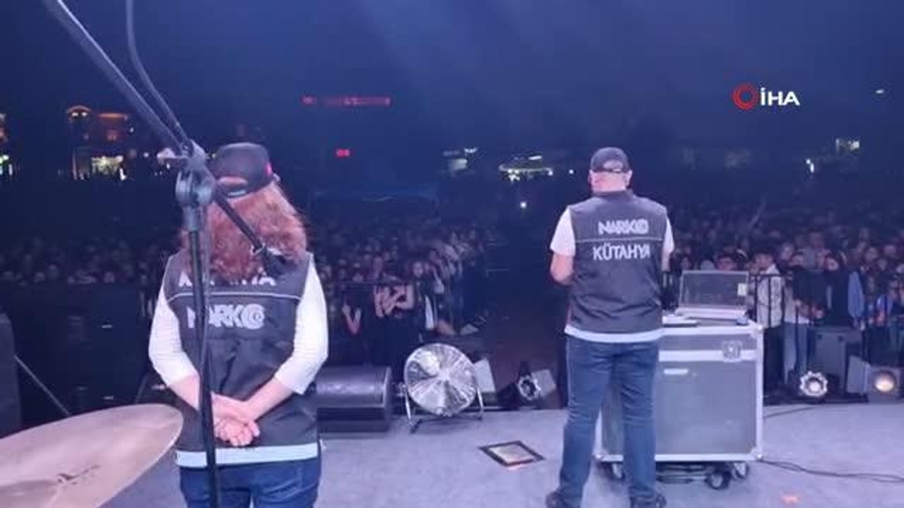 Konser izleyicileri uyuşturucu ile mücadele konusunda bilgilendirildi