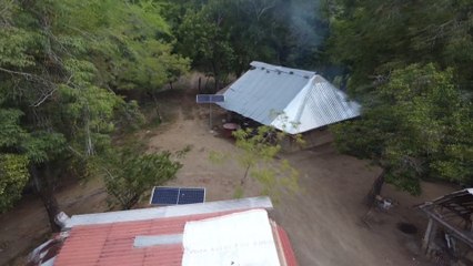 Pueblos rurales de México se iluminan con paneles solares
