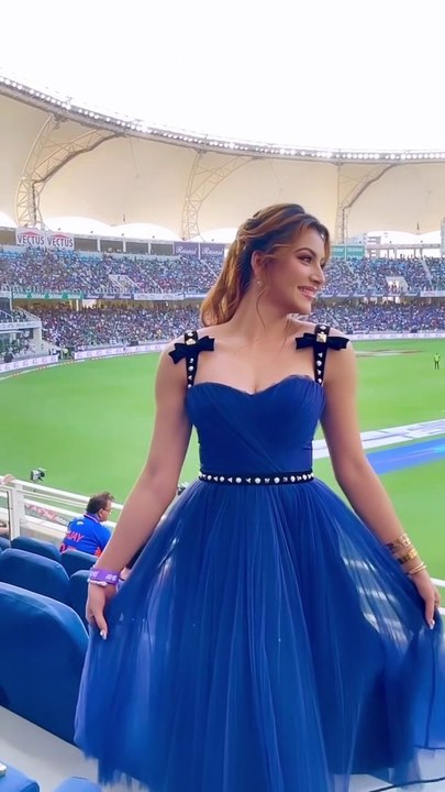 Urvashi Rautela celebrat virat Kohli's 50s.