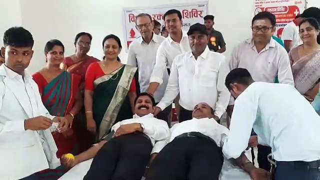 महादान के लिए बढ़ाया हाथ, 50 रक्तवीरों ने किया रक्तदान
