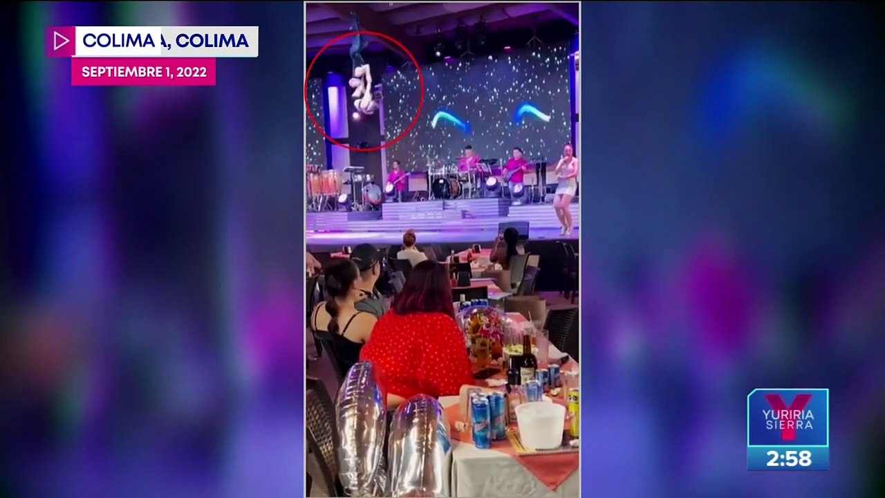 Acróbata cae y nadie la ayuda