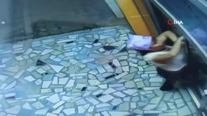 Bina kapısını zorlayıp bisikleti böyle çaldı