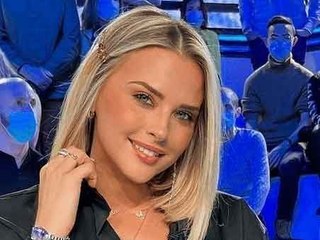 "L'égo c'est cool mais la qualité c'est bien aussi" : Kelly Vedovelli s'est-elle encore lâchée sur Agathe Auproux ?