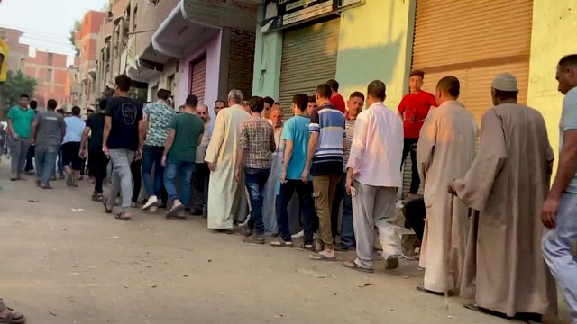 بين عزاء الضحية وجنازة القاتل.. الحزن يخيم على قرية طالبة المنوفية في مصر