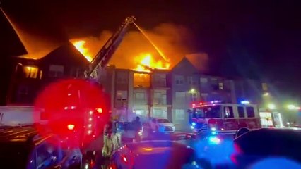 Fuerte incendio en Colorado Springs desplaza a 64 personas