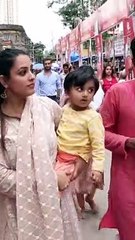 बेटे आरव के साथ लालबाग चा राजा का दर्शन करने पहुंची अनीता