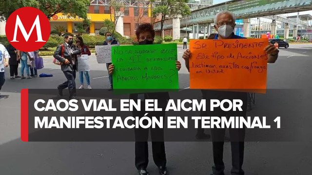 Ex trabajadores de Mexicana de Aviación retiran bloqueo en Terminal 1 del AICM