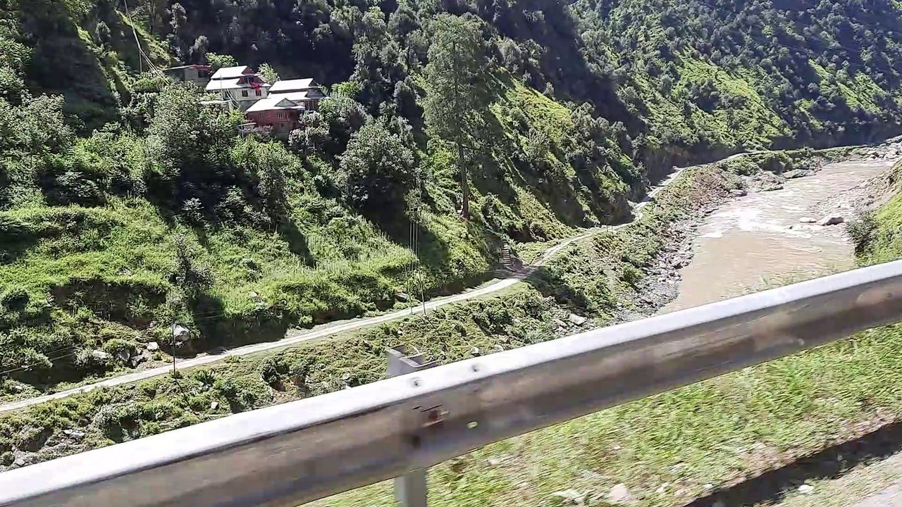 A beautiful journey in the Karen valley of Kashmir