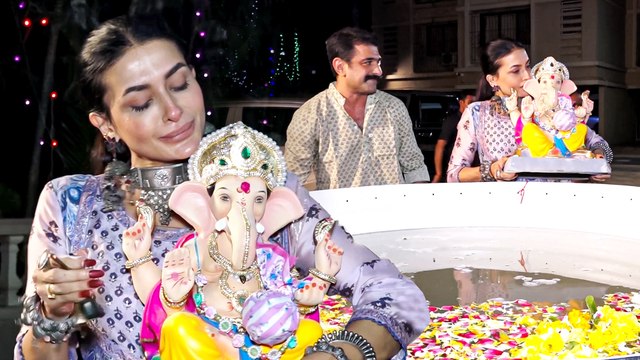 पवित्रा पुनिया और ऐजाज़ खान ने भावुक होकर किया बाप्पा को अलविदा