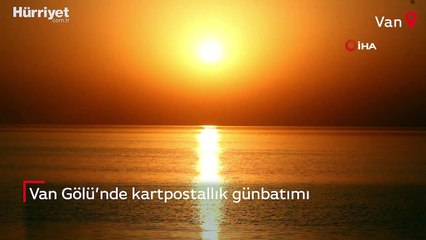 Van Gölü’nde kartpostallık günbatımı