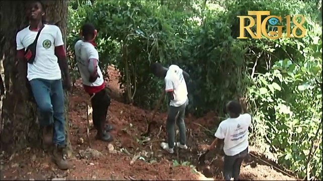 Direktè depatmantal lwès ministè anviwonman vizite divès ekip ak chantye nan mòn lopital.