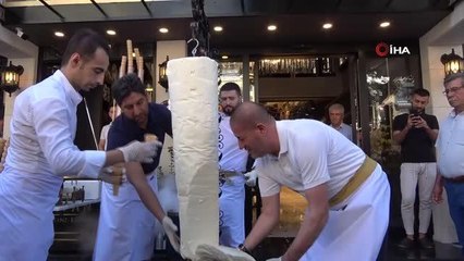 Açılışa özel 250 kiloluk dondurma ikramı