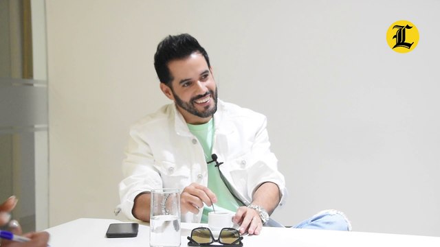 Manny Cruz antes de ser estrella de merengue salía a distribuir sus discos en las discotecas