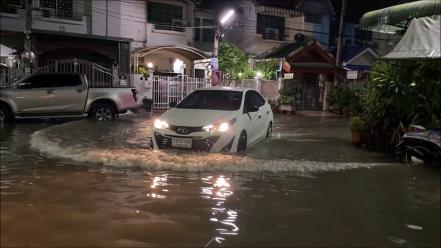 Heavy rain flooded Mu Ban Monrada (ซอยหมู่บ้านมนต์รดา) at Sai Noi district in Nonthaburi Thailand