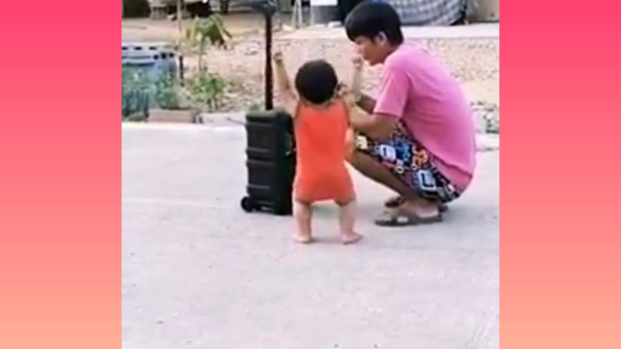 FUNNY VIDEO, little kids really want to dance