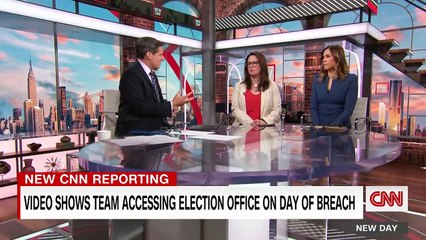 See video of Ex-Georgia official escorting Trump operatives into election offices