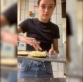 Emily in Paris : Inès fait connaître la boulangerie de ses parents