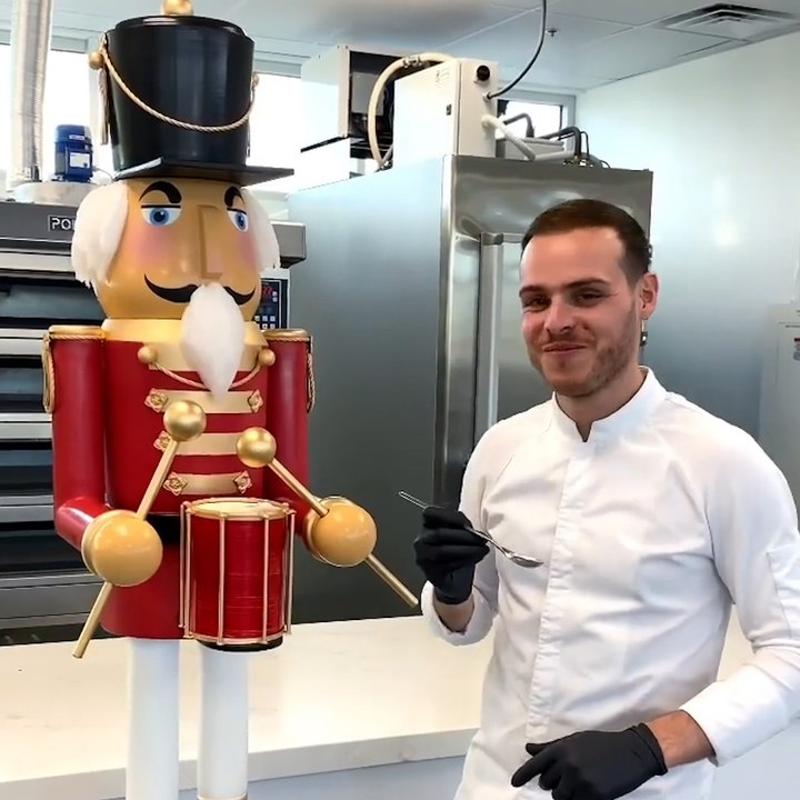 Amaury Guichon crée des sculptures ultraréalistes en chocolat