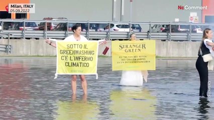 Italie : des militants de Greenpeace manifestent au salon Gastech