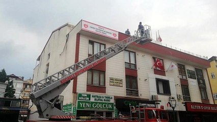 Son Dakika | Terasta mahsur kalan 72 yaşındaki emekli astsubayı itfaiye kurtardı