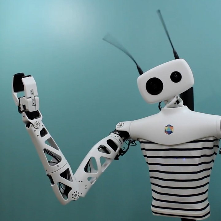 Ce robot digne des classiques de science-fiction aide les personnes âgées et isolées