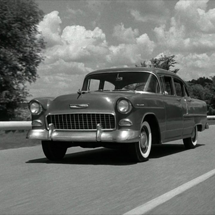 Simone était une pionnière du rallye automobile. On lui doit l'expression : "en voiture Simone"