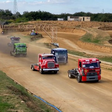 Camion cross : les véritables poids lourds de la course